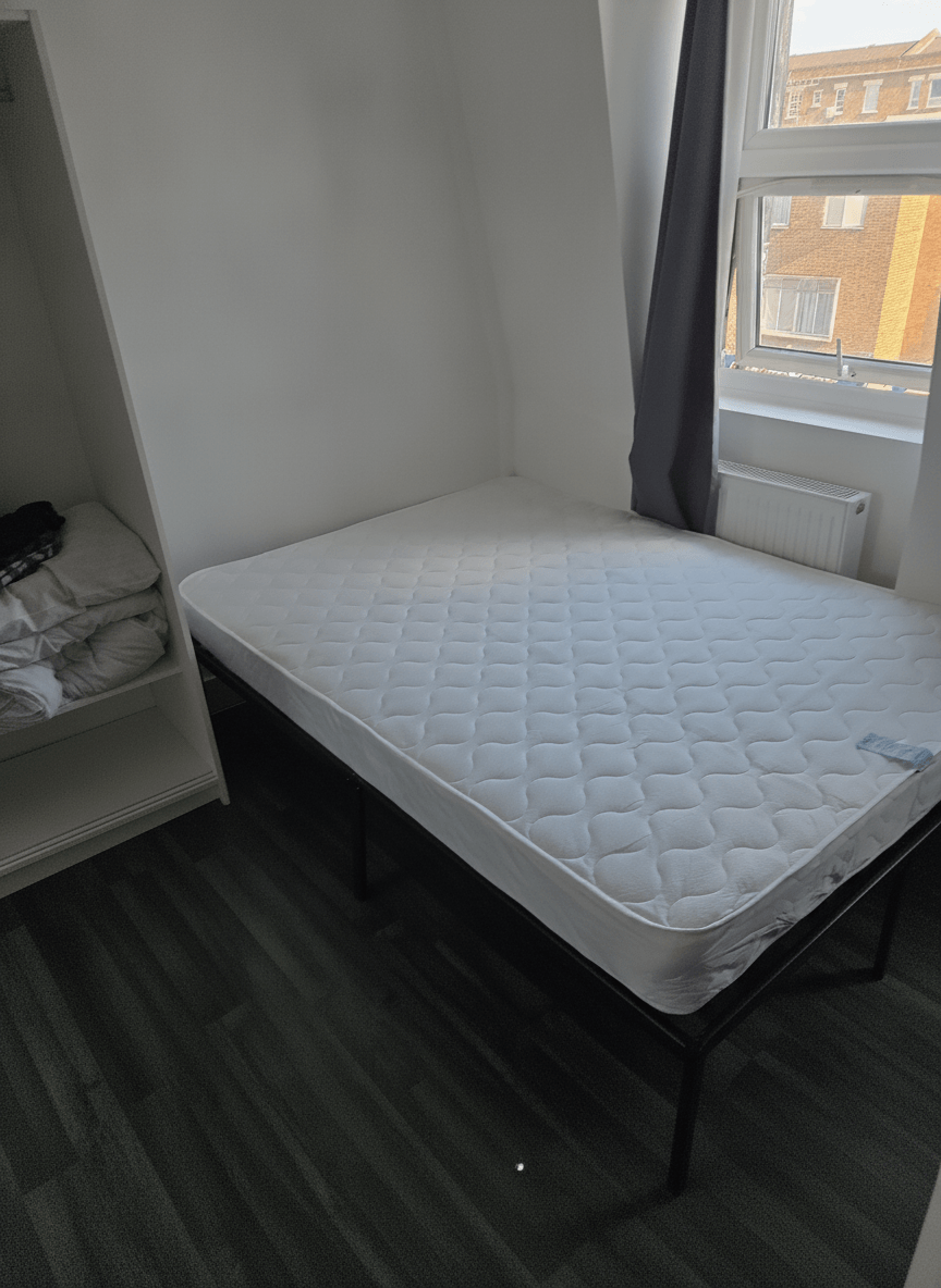Flat Hackney Road in Greater London