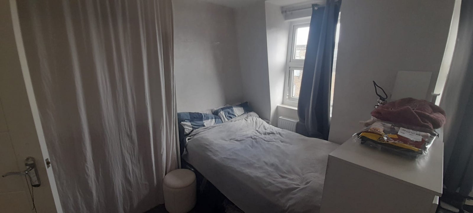 Room Hackney Road in Greater London