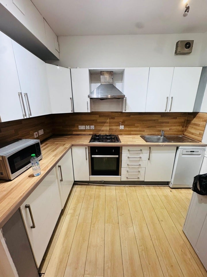 Flat Dickenson Road in Manchester