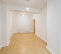 Flat Dickenson Road in Manchester