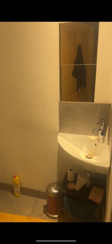 Room Exning Road in Greater London