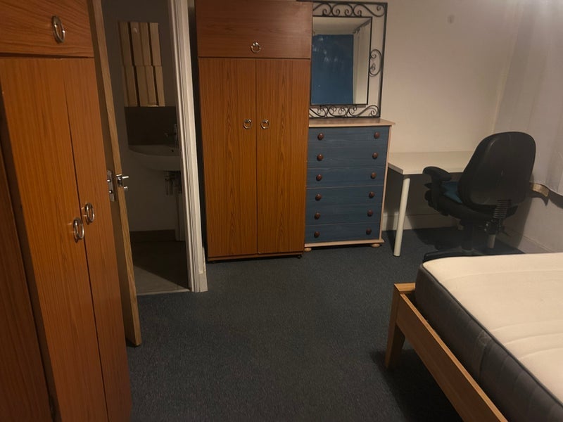 Room Exning Road in Greater London