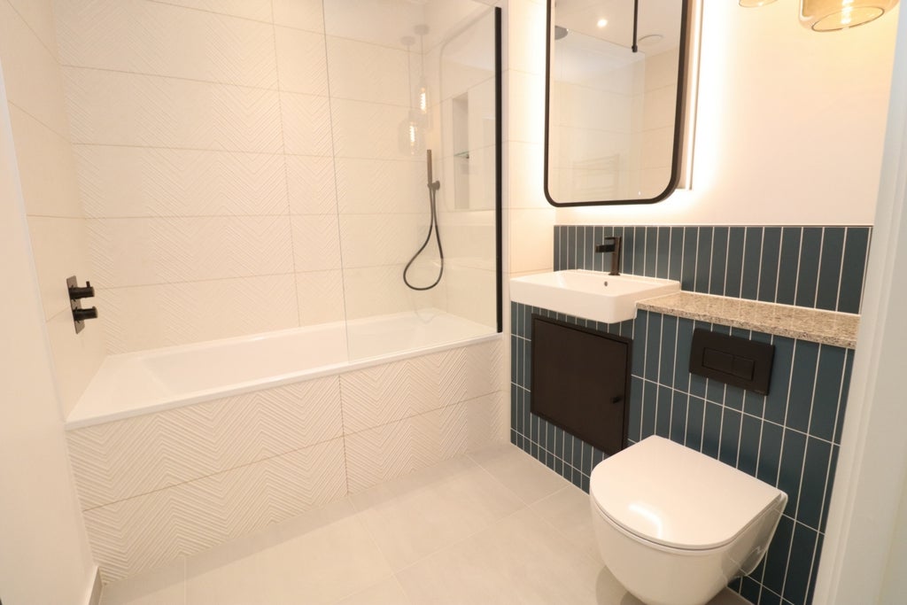 Room Globe Road in Greater London