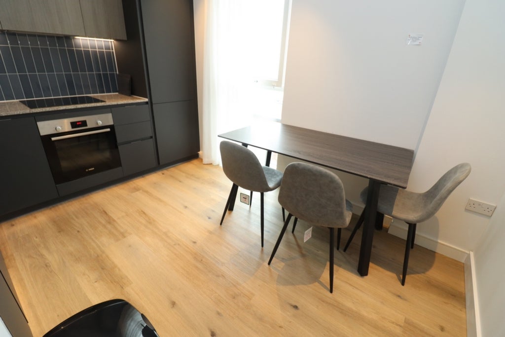 Room Globe Road in Greater London