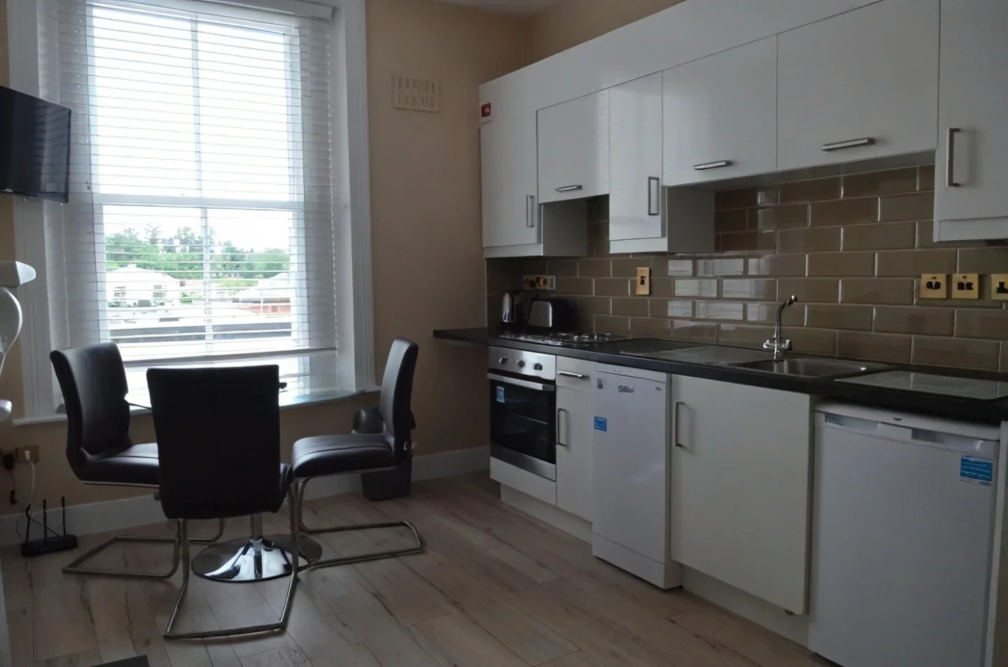 Flat Chertsey Road in Woking