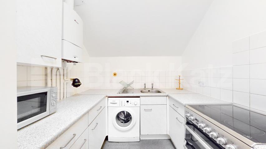 Flat Iverson Road in Greater London