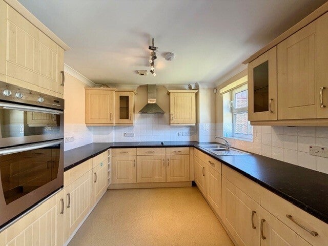 Flat Rollesbrook Gardens in Southampton