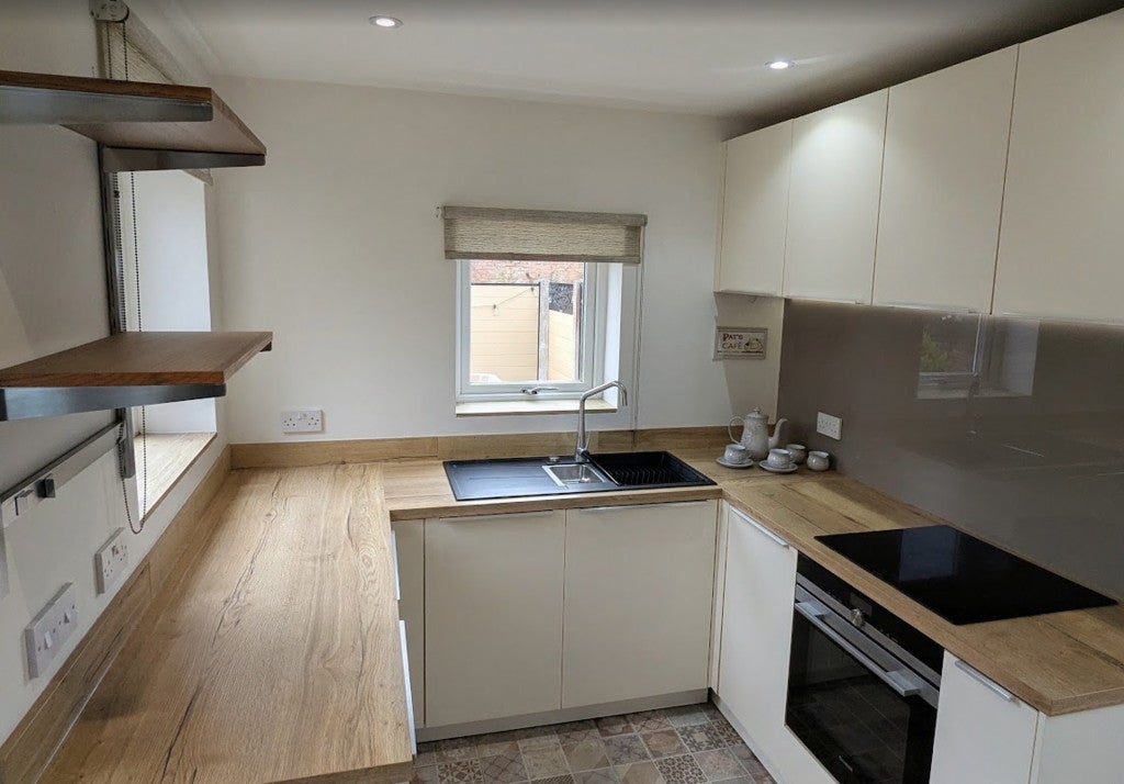 Flat Sandhurst Avenue in Borough of Fylde