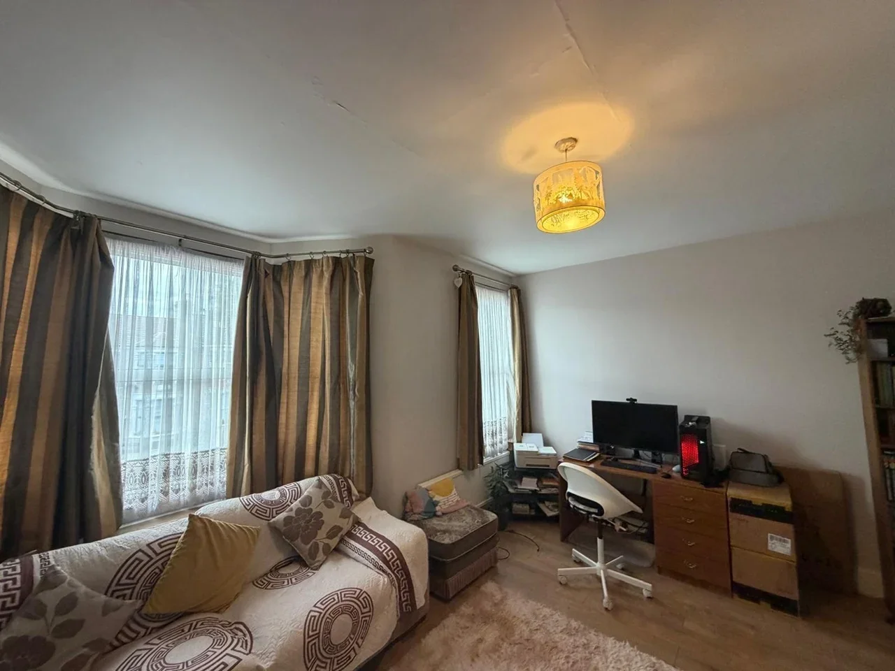 Flat Seymour Gardens in Greater London