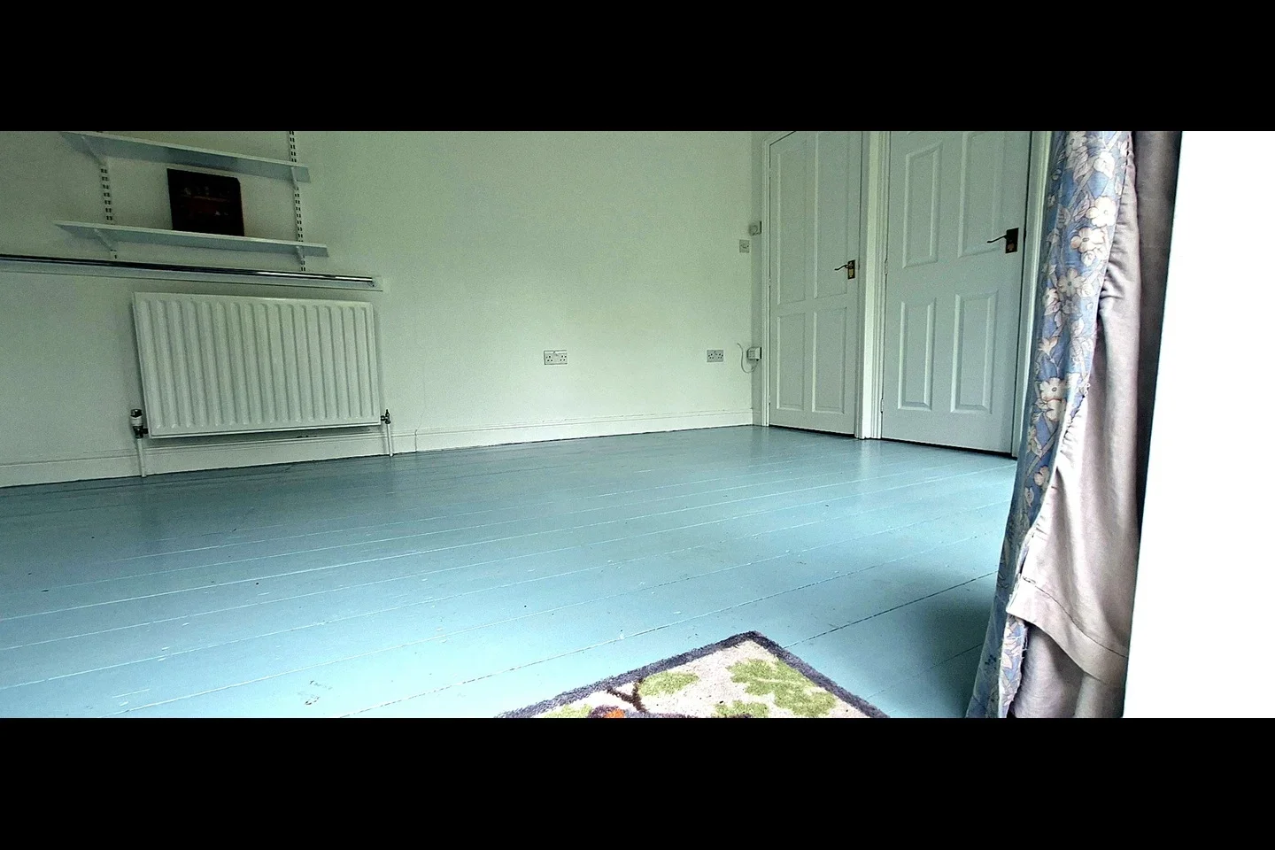 Flat Brockenhurst Gardens in Greater London