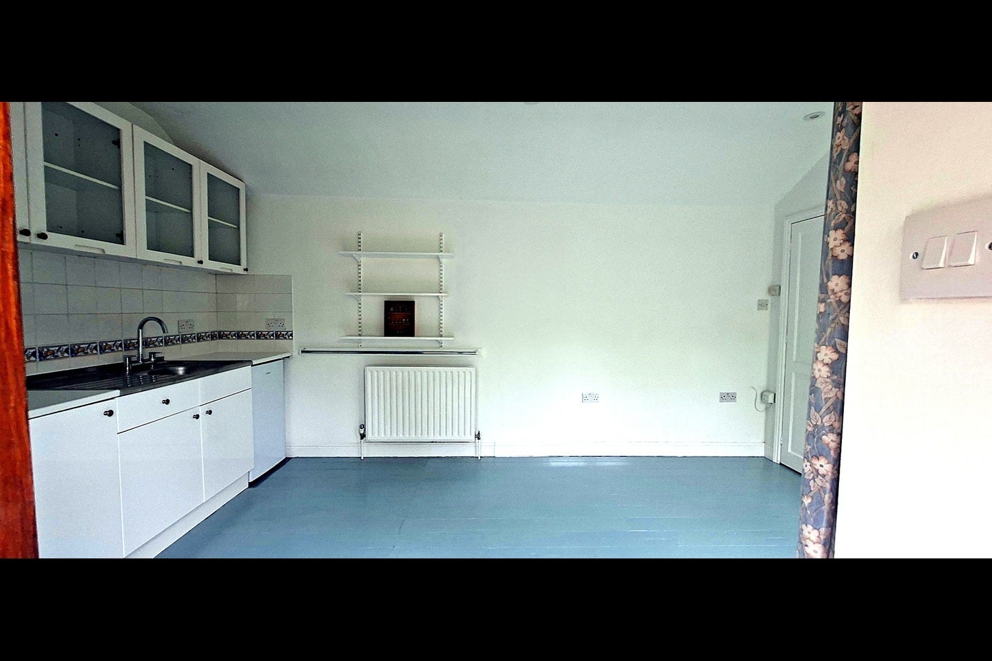 Flat Brockenhurst Gardens in Greater London