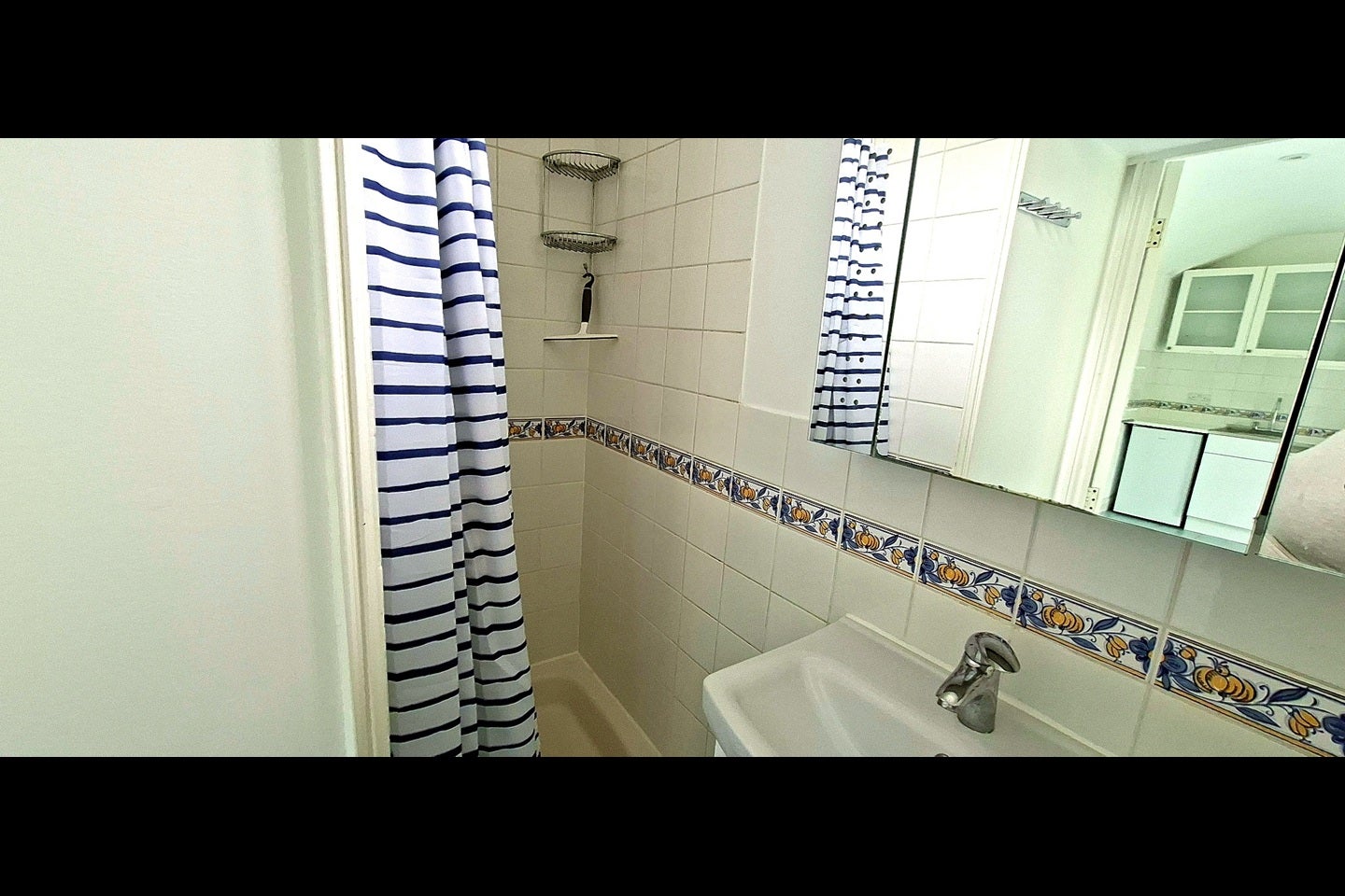 Flat Brockenhurst Gardens in Greater London