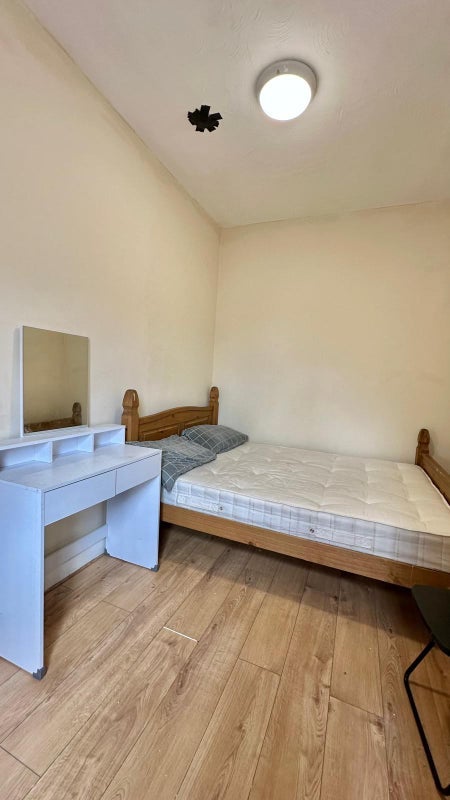 Flat Stovell Avenue in Manchester