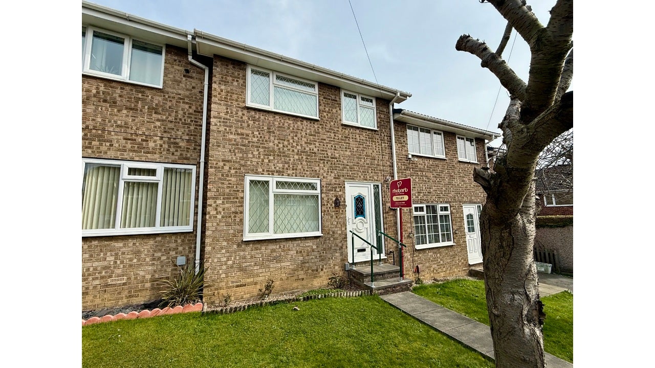 House Hillside Close in Wakefield