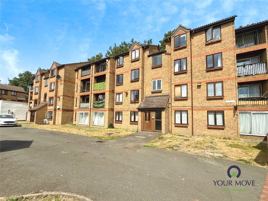 Flat Sandcliff Road in Greater London