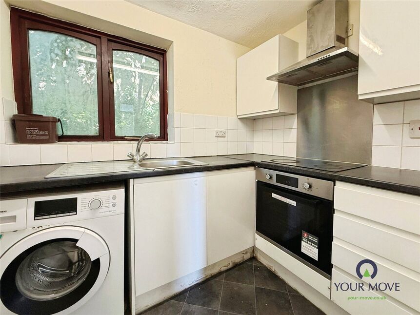 Flat Sandcliff Road in Greater London