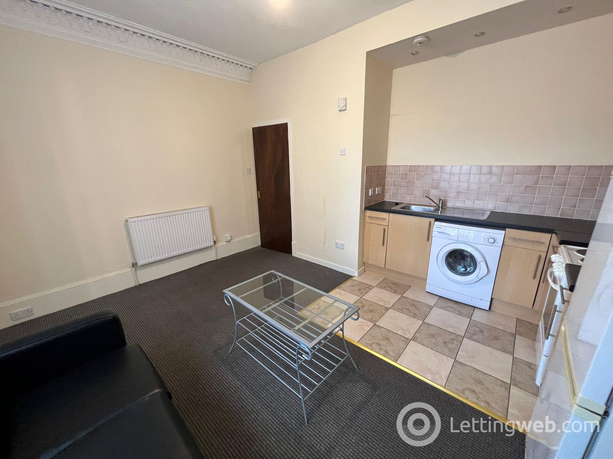 Flat Step Row in Dundee