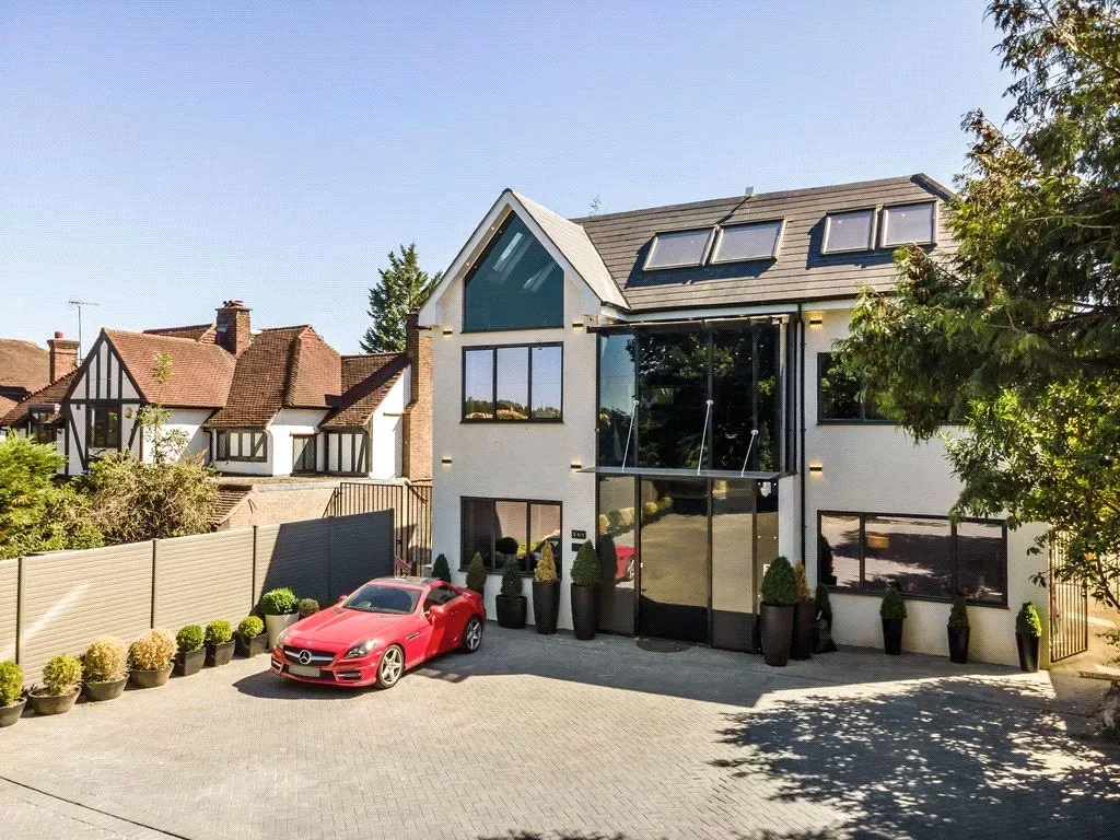 House Waggon Road in Greater London