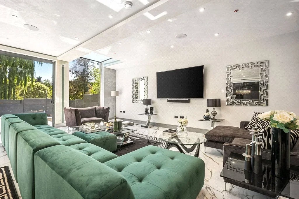 House Waggon Road in Greater London