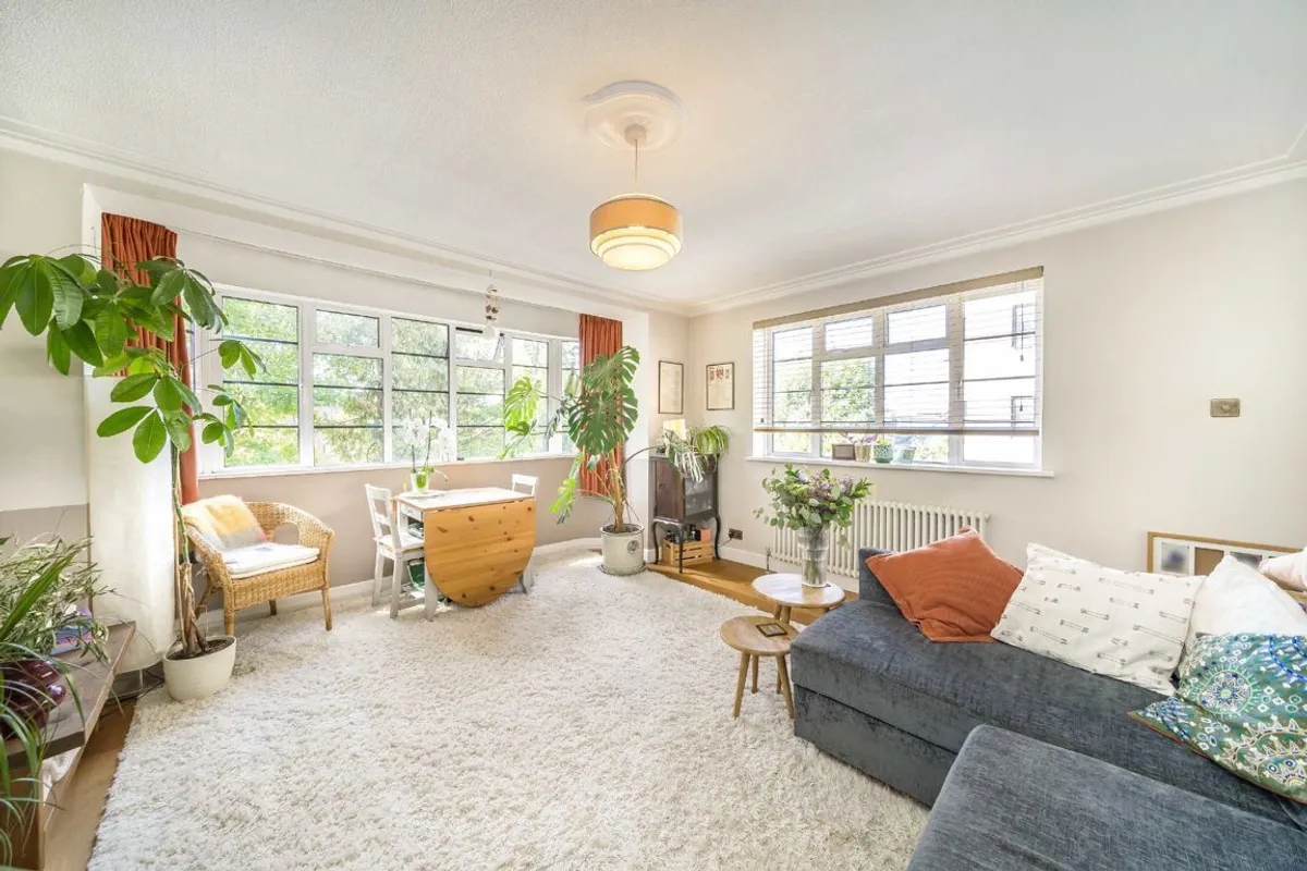 Flat Glyn Court in Greater London