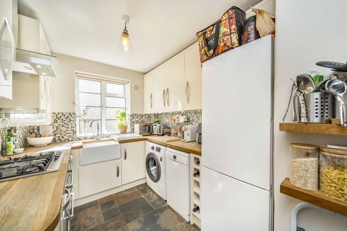 Flat Glyn Court in Greater London