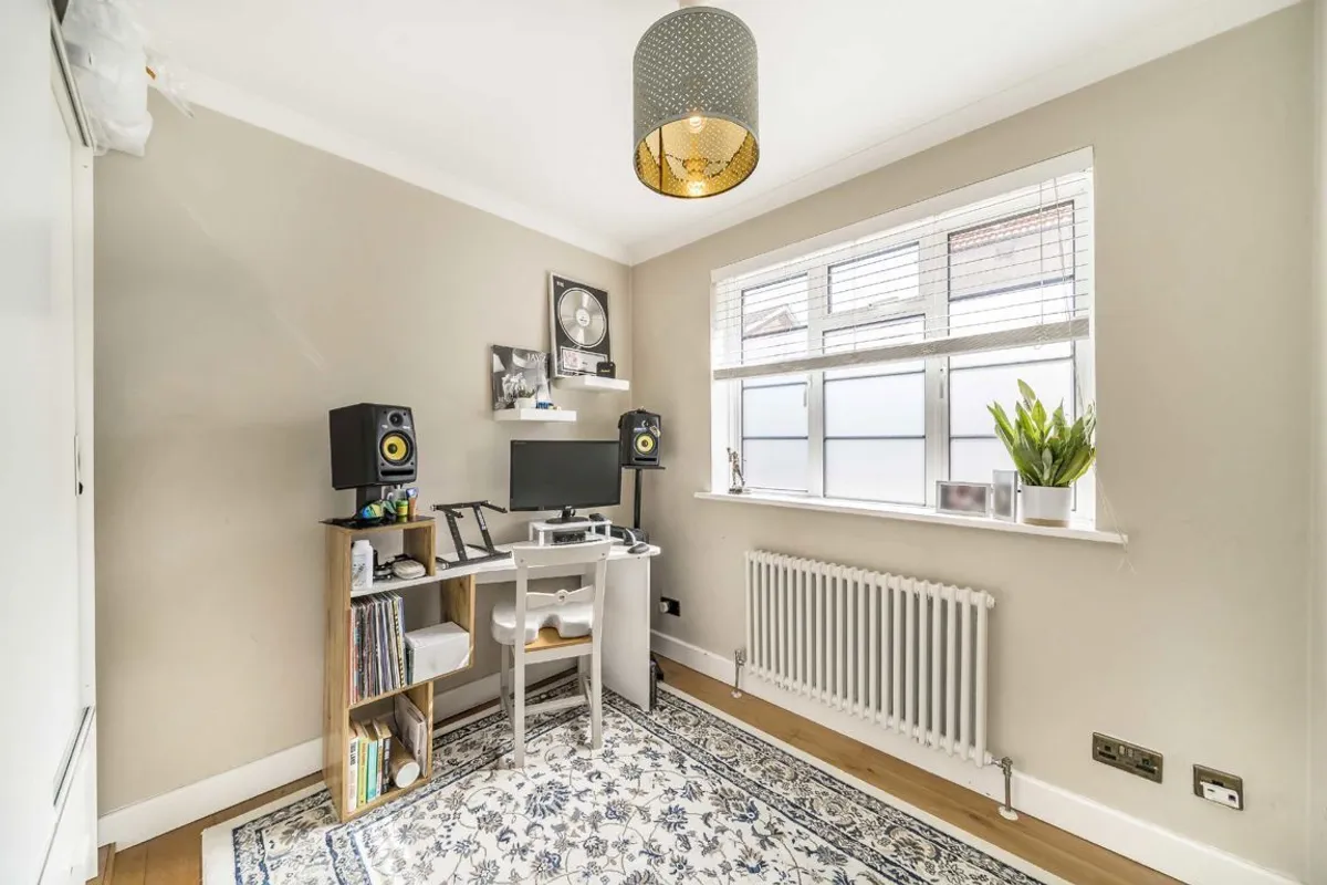 Flat Glyn Court in Greater London