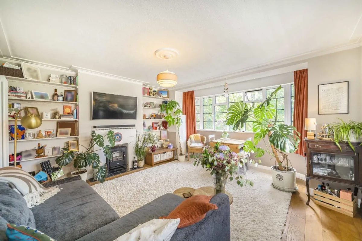 Flat Glyn Court in Greater London