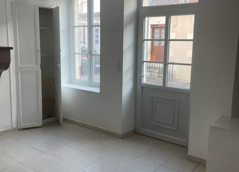 Maison D 33 à Donzy