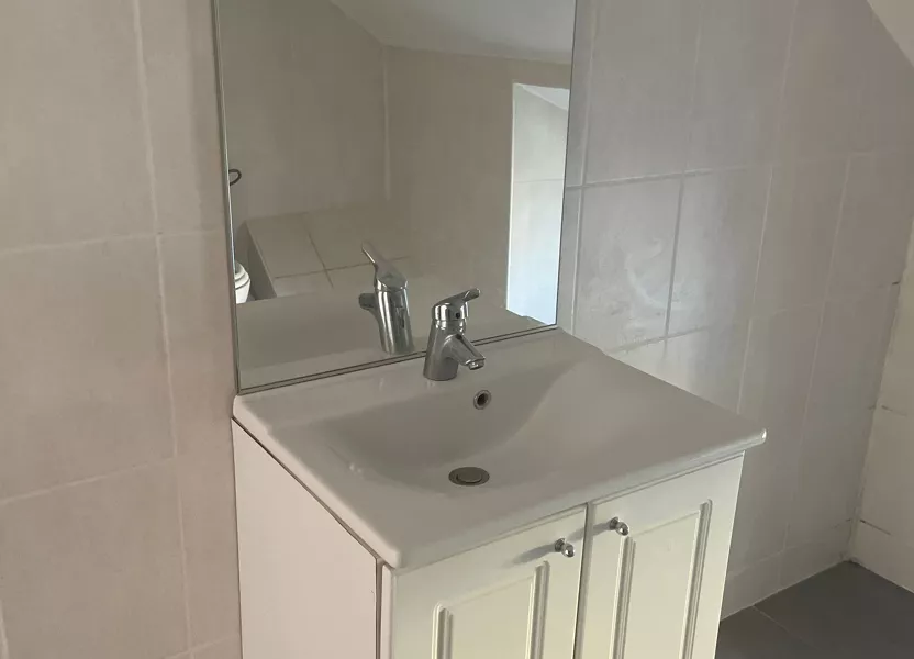 Maison D 33 à Donzy