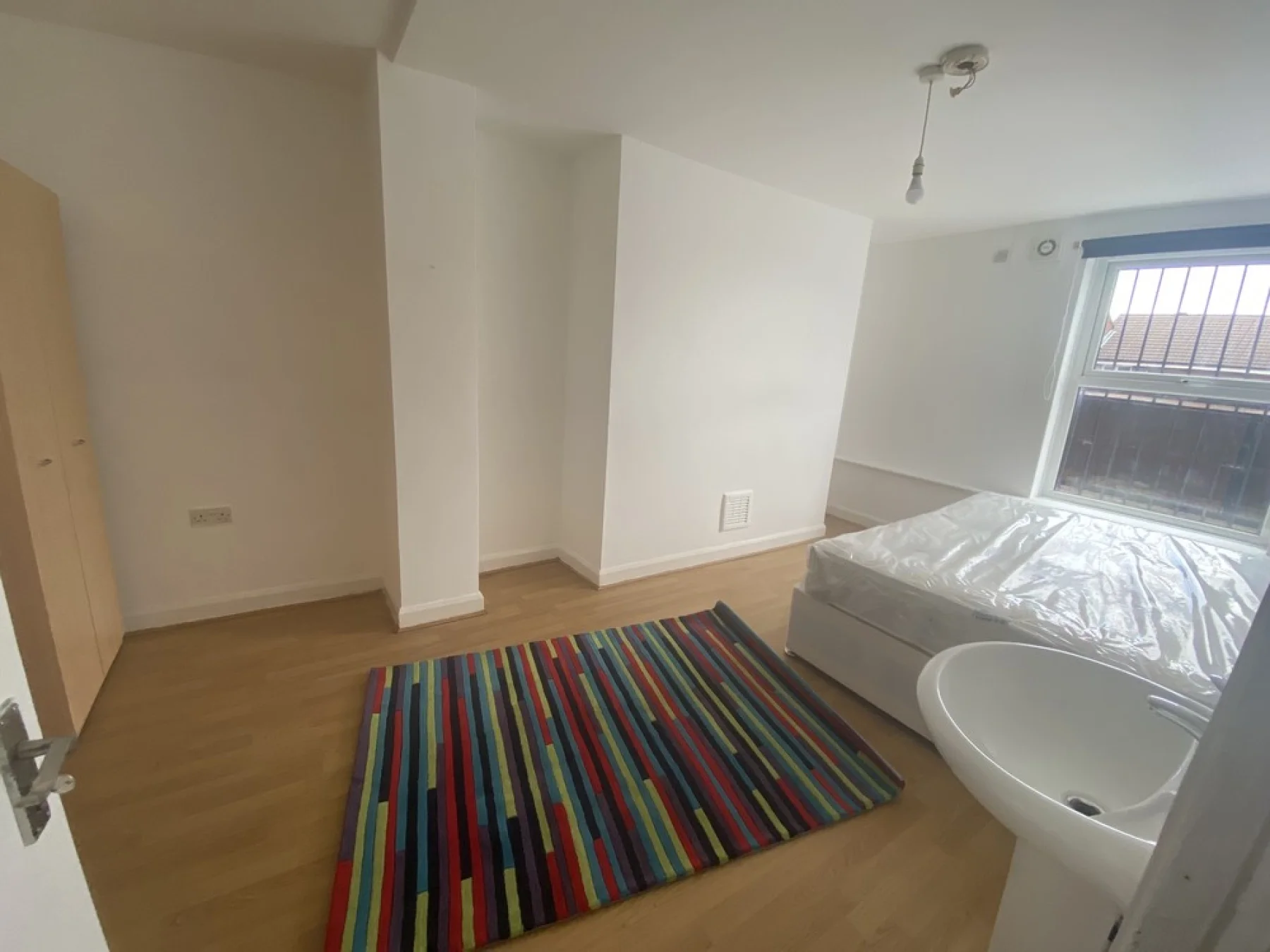 Room Blenheim Crescent in Leeds