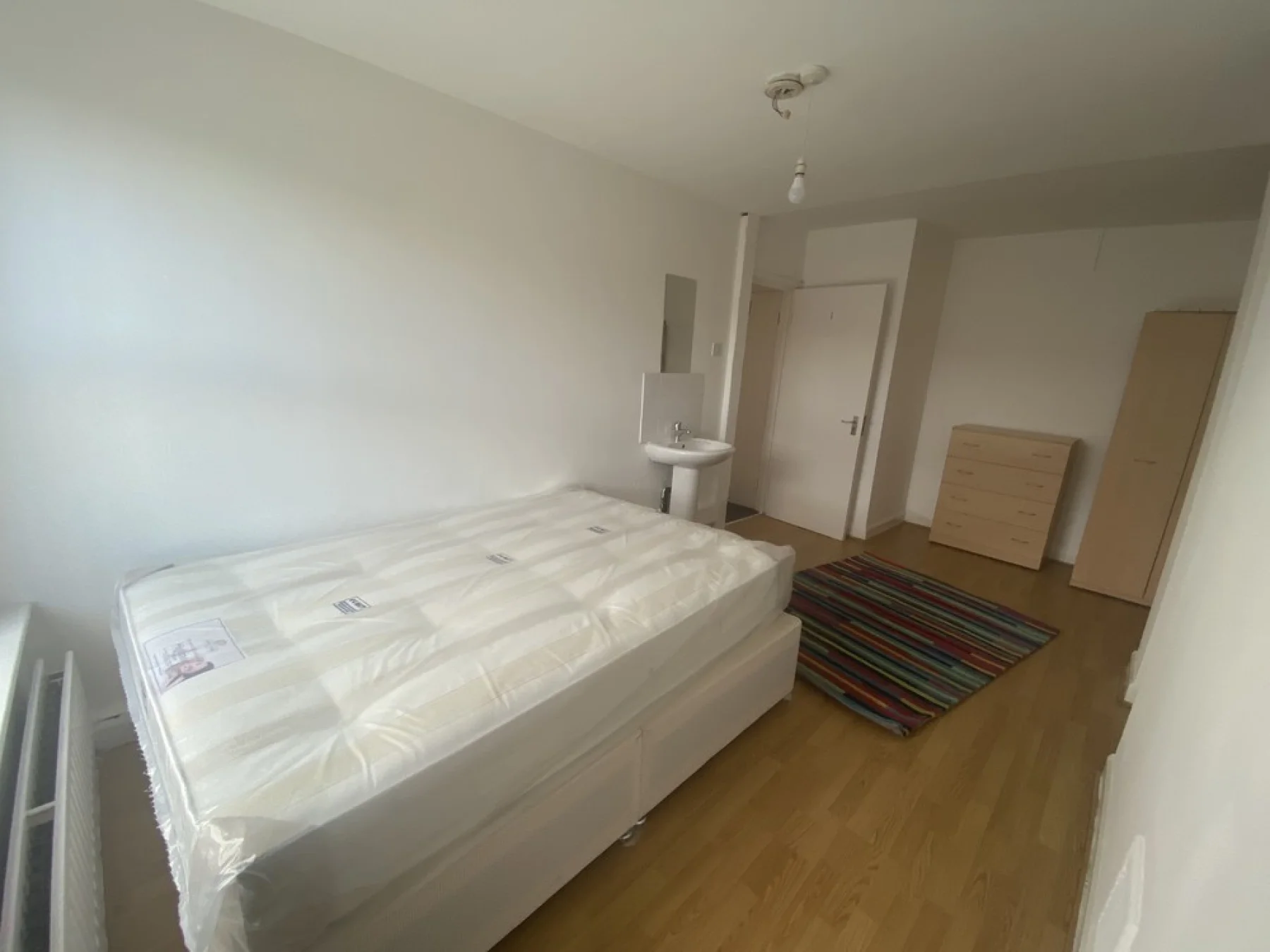Room Blenheim Crescent in Leeds