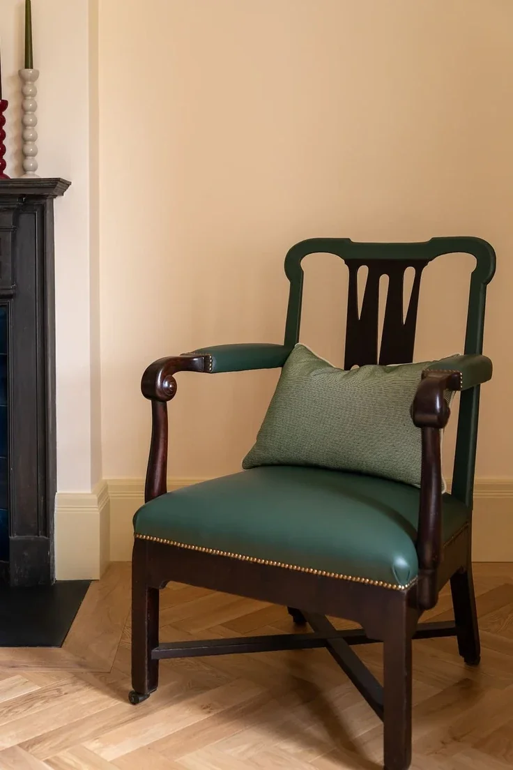 Flat Lansdowne Road in Greater London