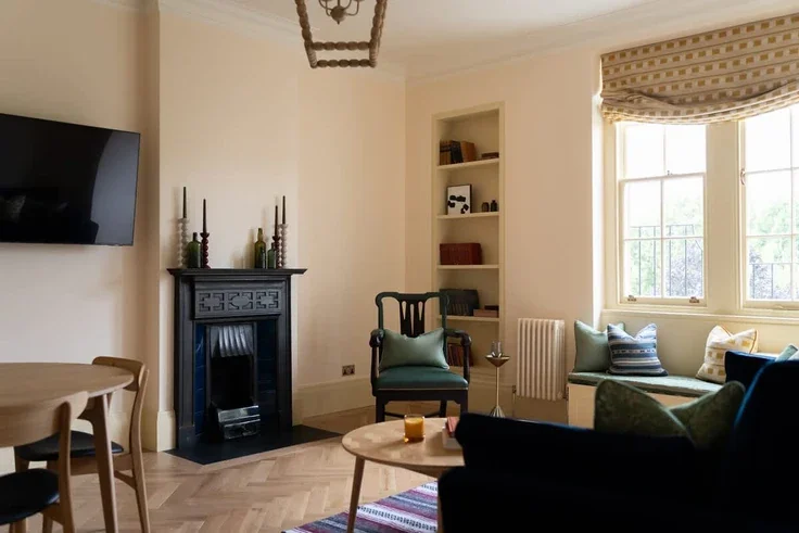 Flat Lansdowne Road in Greater London