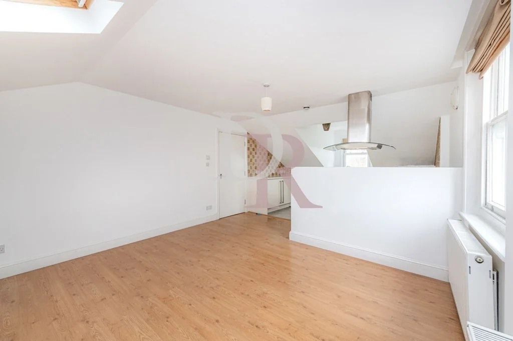 Flat Eaton Rise in Greater London