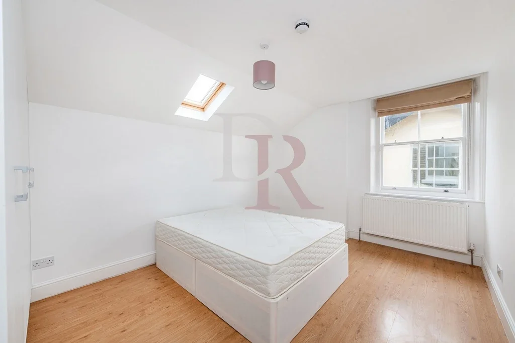 Flat Eaton Rise in Greater London