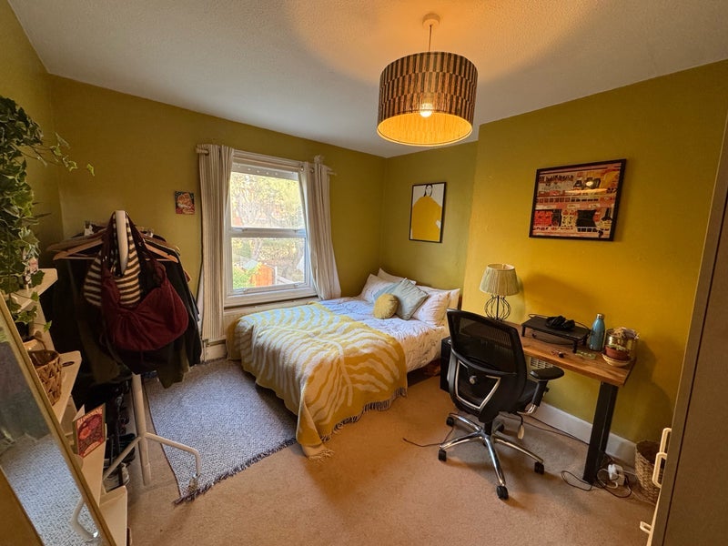 Room Bedford Road in Greater London