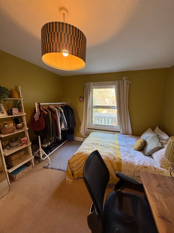 Room Bedford Road in Greater London