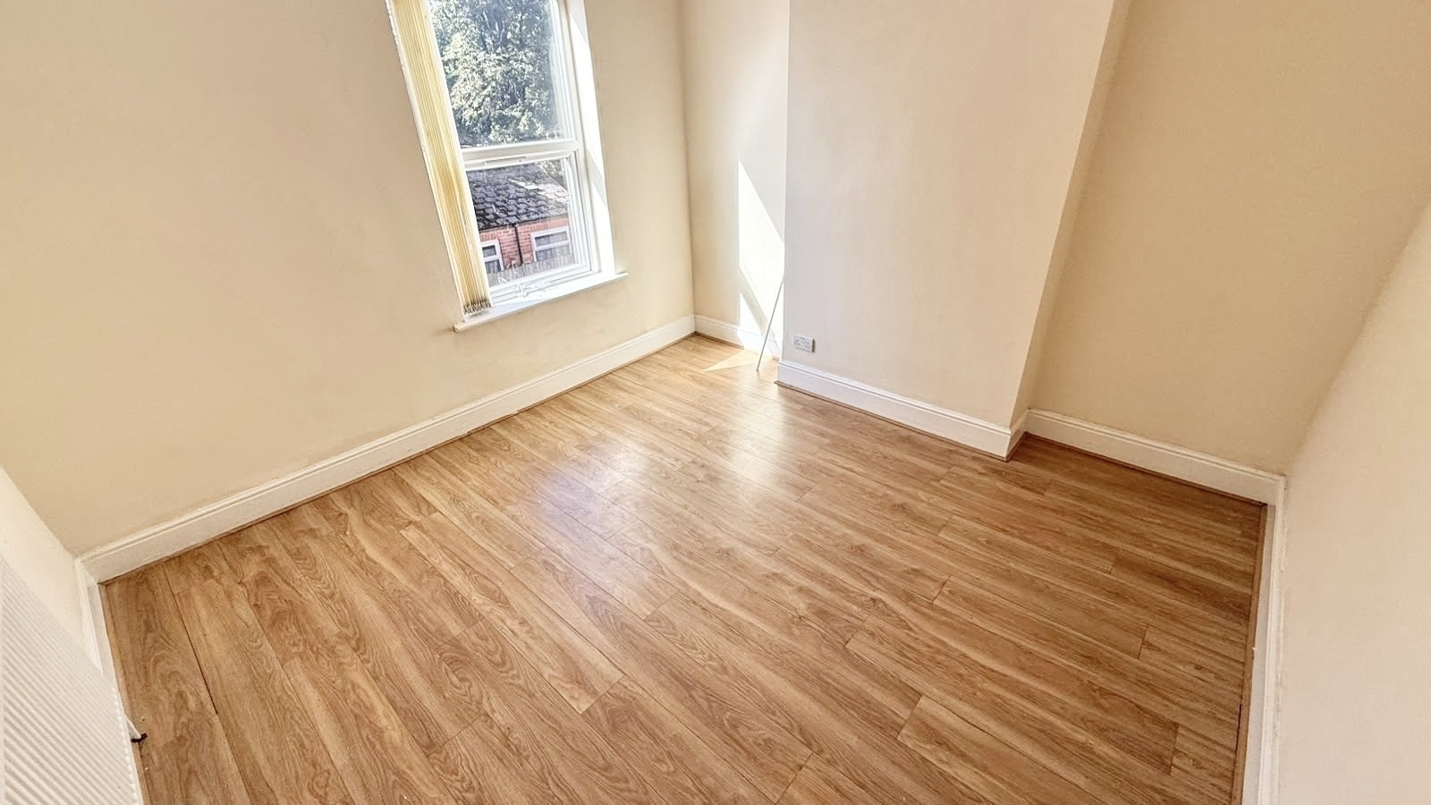 Room College Grove in Birmingham
