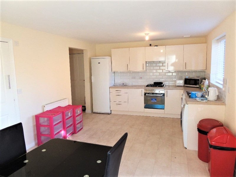 Room Brand Road in Rugby