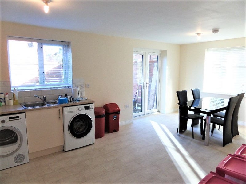 Room Brand Road in Rugby