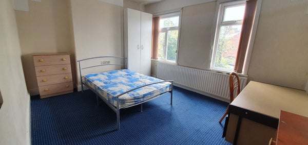 Flat Langdale Road in Manchester