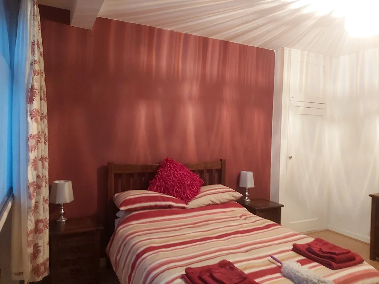 Room Kingston Bypass in Greater London