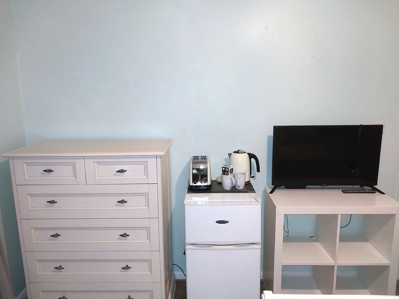 Room Kingston Bypass in Greater London