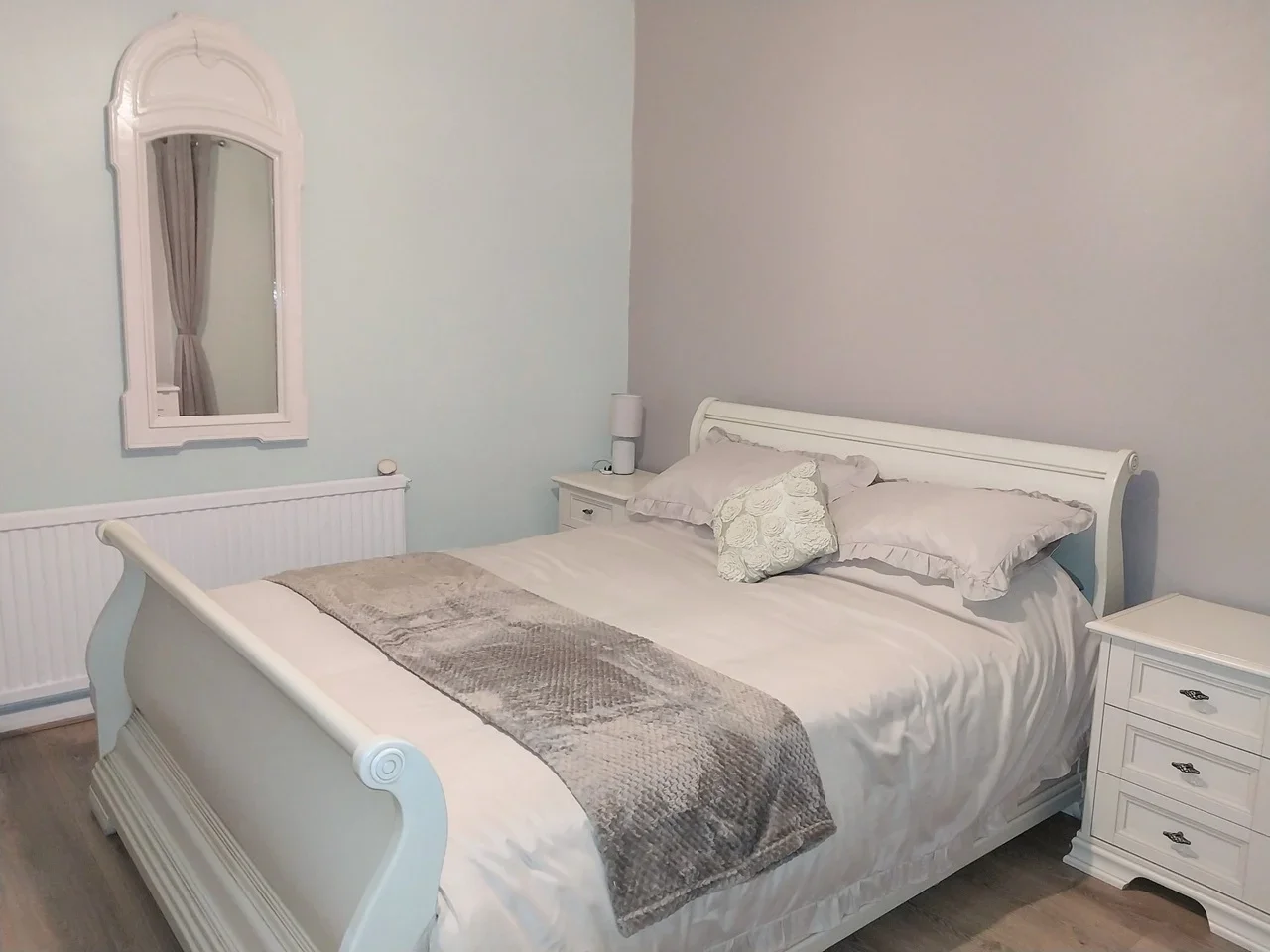 Room Kingston Bypass in Greater London