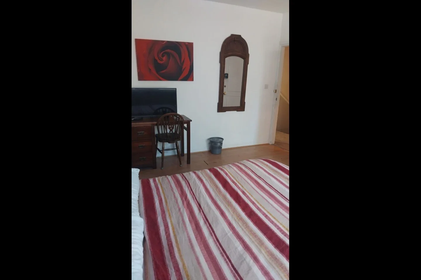 Room Kingston Bypass in Greater London