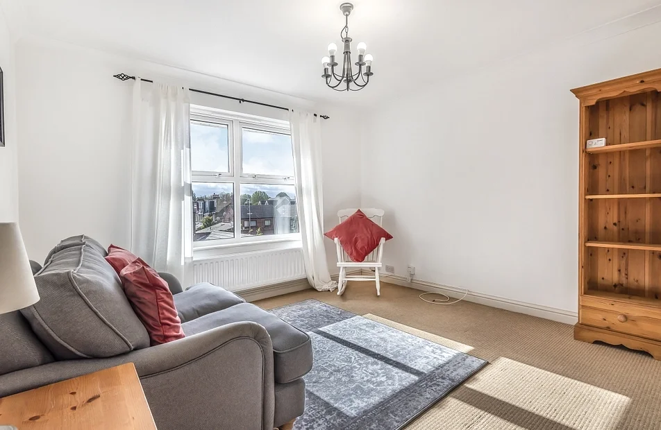 Flat Mina Road in Greater London