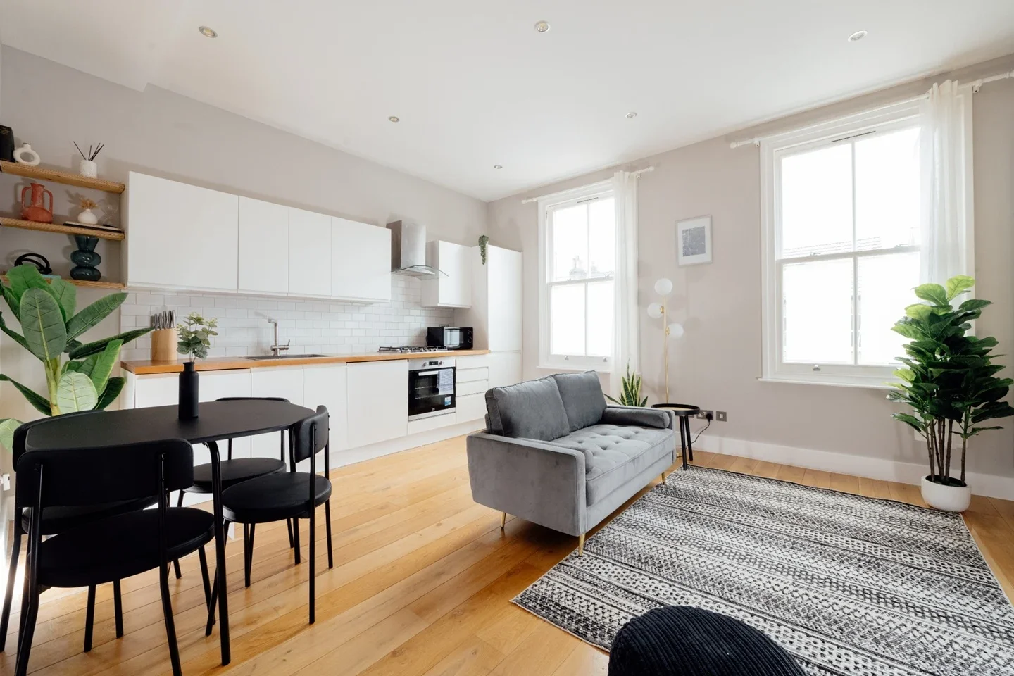 Flat Devonshire Road in Greater London