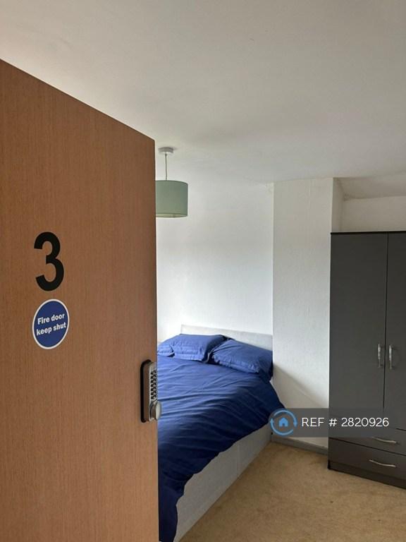 Room Lechlade Road in Birmingham