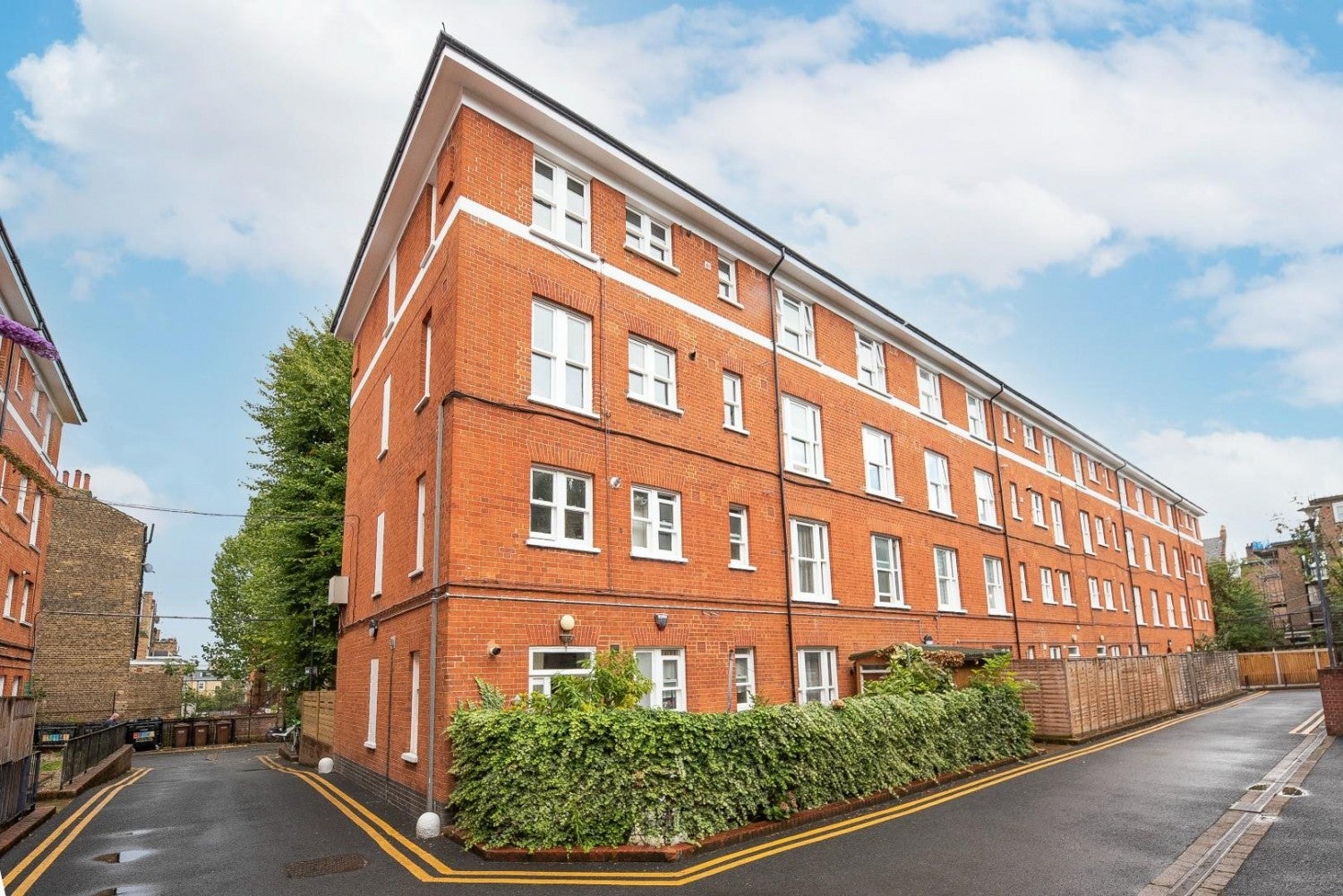Flat Kelvin Road in Greater London