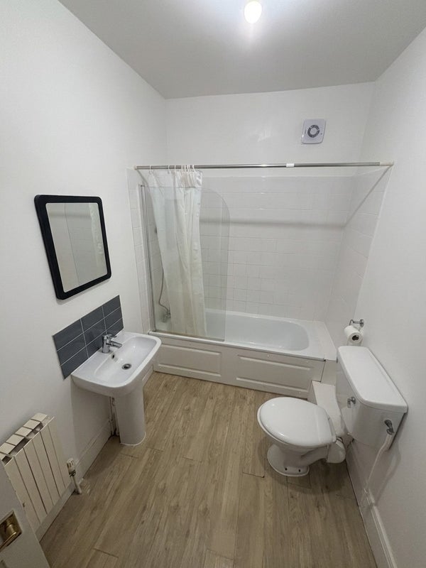 Room Breakspears Road in Greater London